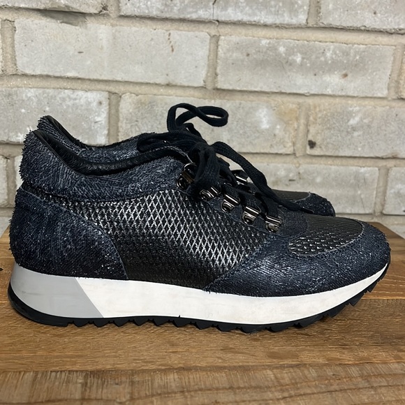 M. Gemi Textured Sneaker - Picture 1 of 8